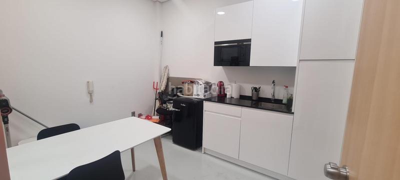 Foto adc4eb81-7c31-43ce-805e-d5a680842ef0. Alquiler local comercial se alquila oficina totalmente acondicionada en La Almozara en Zaragoza