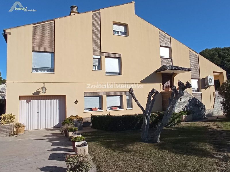 Foto 652faedd-188f-4825-b3f9-a5f19e6be04f. Xalet amb calefacció aparcament piscina a Peña el Zorongo Zaragoza