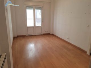 Rent Flat in Calle mariano royo urieta 1. Reformado y en el centro para entrar a vivir !!!