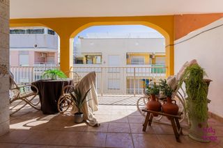 Appartement in Calle peruga 98. Vivienda de cuatro dormitorios en segunda línea de playa
