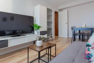 Appartement  Avenida martinez de velasco. Piso reformado de tres dormitorios en avenida martinez de velasc