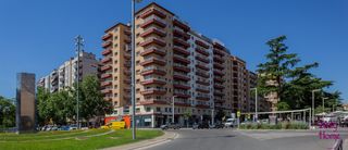 Flat  Paseo ramon y cajal 34. Piso de tres dormitorios en el centro de huesca