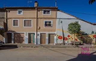 Casa in Calle fuente 5. Casa independiente en langa del castillo