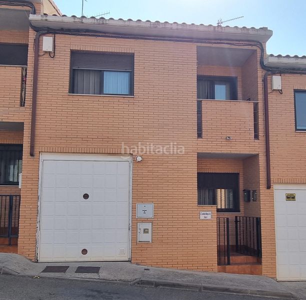 Foto 48b02b99-35d2-4db9-b469-079613a2da80. Casa adossada amb aparcament a Épila
