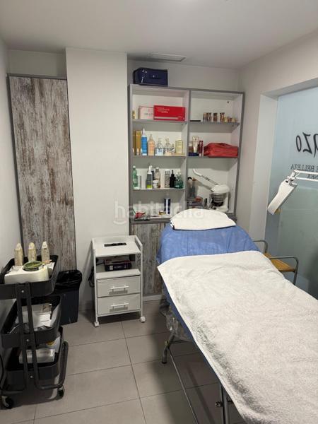 Foto 72ac97cb-fa8f-4f32-a067-9b27874e4d98. Alquiler local comercial se traspasa salon de peluqueria en avenida san jose en Zaragoza