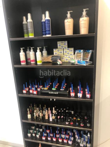 Foto 896460aa-dc8a-4684-ba22-c0b130c4eb73. Alquiler local comercial se traspasa salon de peluqueria en avenida san jose en Zaragoza