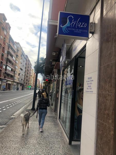 Foto ba86d9eb-ad55-4803-8de1-3ae80e9aea7c. Alquiler local comercial se traspasa salon de peluqueria en avenida san jose en Zaragoza