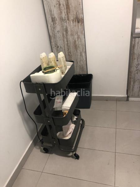 Foto d0de1f58-26be-4a0b-a6d0-4a87bd6bbfbf. Alquiler local comercial se traspasa salon de peluqueria en avenida san jose en Zaragoza