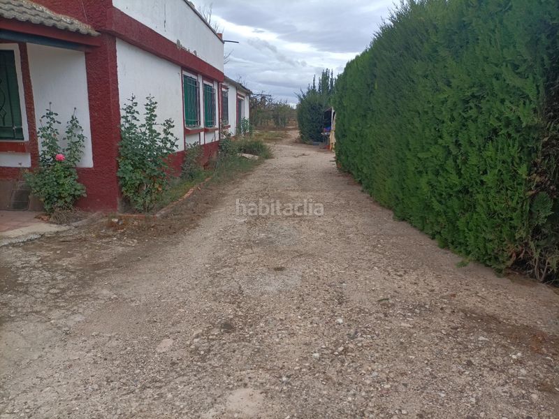 Foto c6547e0c-87b3-4d2e-8c56-7f04acc42d9a. Casa amb aparcament a Belchite