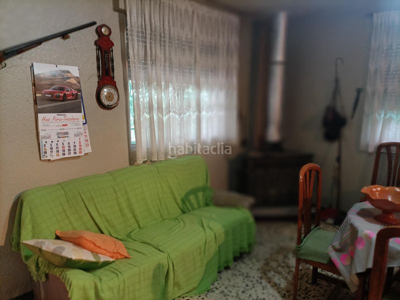 Foto ce49f90d-8759-41d4-843d-fbc9478fd339. Casa amb aparcament a Belchite