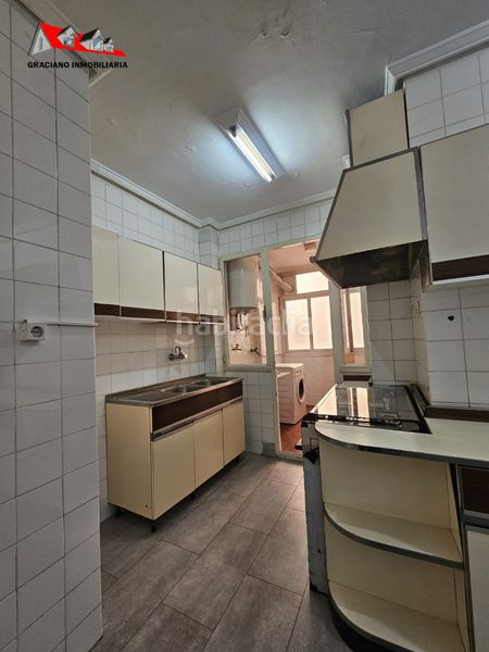 Foto a7bf3c40-6971-4644-933c-4a6e5246f0e4. Pis amb calefacció aparcament a Centro Albacete