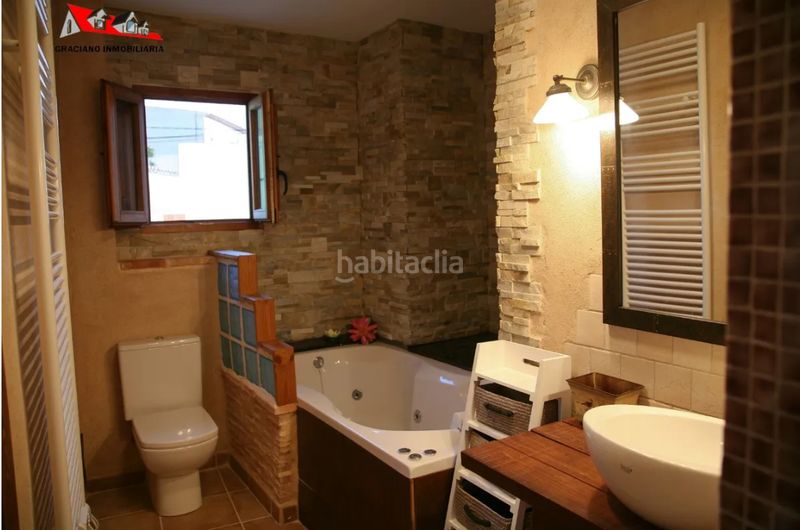 Foto af0f948a-1366-4014-ad96-d4e07c5dca66. Edifici a Chinchilla de Monte - Aragón