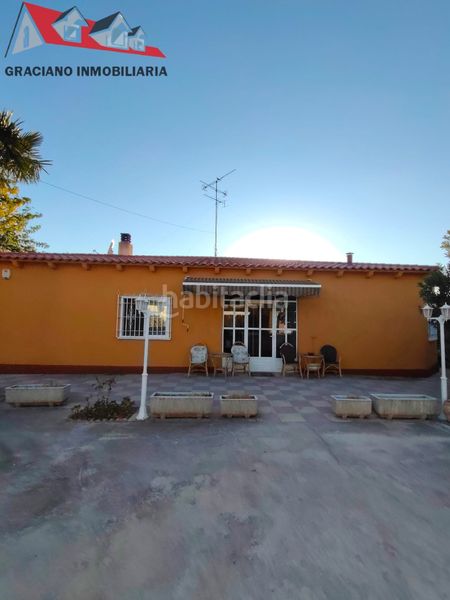 Foto b8cfb055-b5dc-4892-8b1f-d091dc40e4ce. Xalet amb xemeneia calefacció aparcament piscina a Albacete