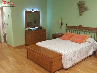 Piso en Parque Sur. Se vende vivienda de 234m2 se distribuye en 5 dormitorios, todos