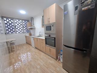 Location Appartement  Calle francisco hernandez guerra. Piso en miller bajo.