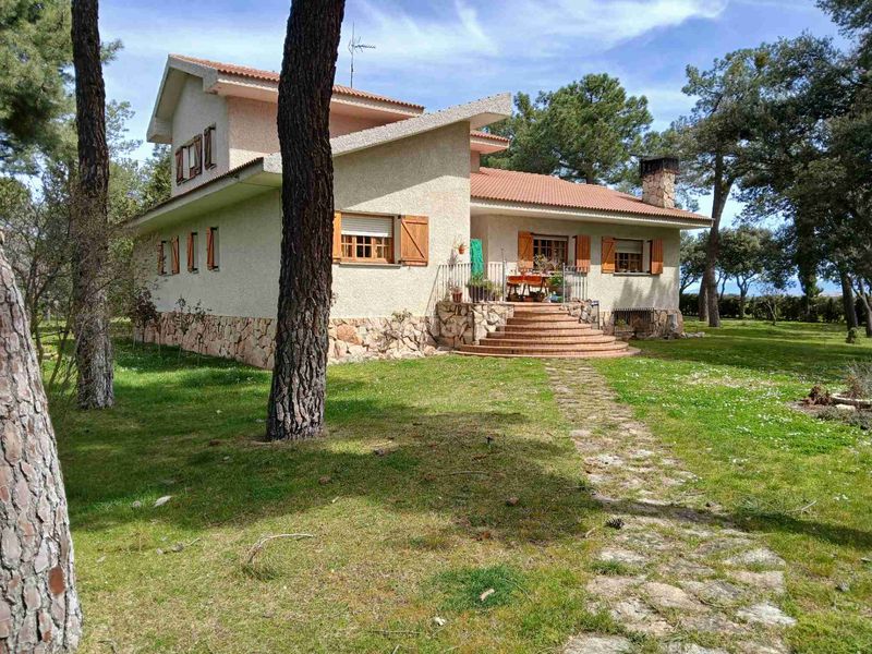 Foto 0a3900f0-8667-4c8b-baca-02bd589c9fc2. Xalet amb xemeneia calefacció aparcament a Lastras del Pozo