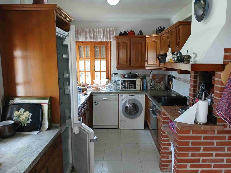 Foto 0f4dc264-ec21-43ff-ad92-43655778da2e. Xalet amb xemeneia calefacció aparcament a Lastras del Pozo