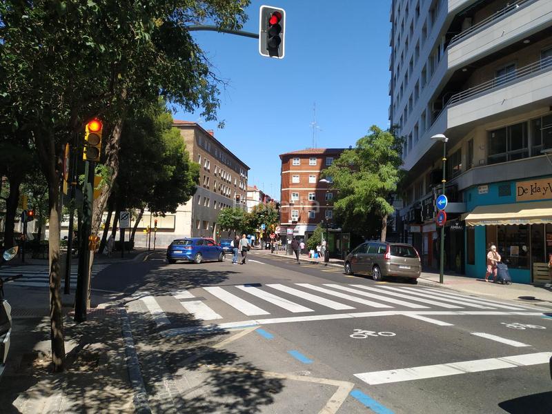 Foto aeb1b21a-9cbc-4adf-815c-4a04b6eb5369. Alquiler local comercial alquiler de local comercial muy bien situado en la calle tomas bretón, muy cerca de la avenida valencia. local muy comercial con m en Zaragoza