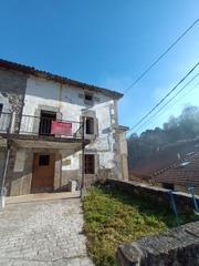 Casa aparellada  Barrio regules
