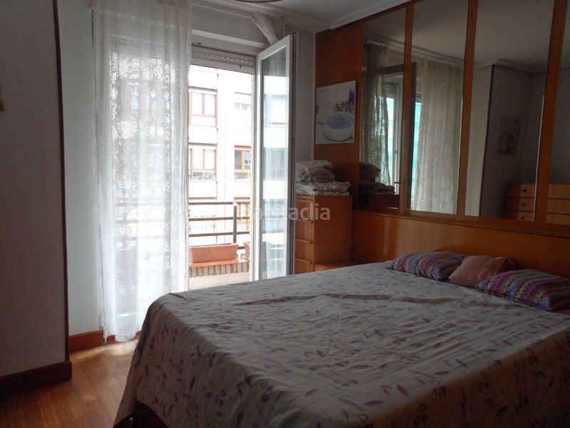 Foto 1635cd46-94b1-475f-944e-2f9dfaef6f66. Pis amb calefacció aparcament a Cuatro Caminos Santander