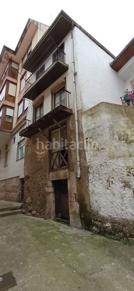 Foto e8dd7a63-8645-4543-9d7e-c2113d7b2a2d. Edifici a San Vicente de la Barquera