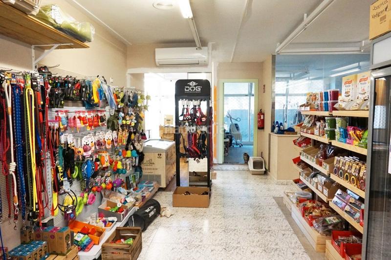 Foto 2c8cdedc-14ec-4c79-ba28-8217a5bd47e9. Local comercial en carrer de pau casals 6 en funcionament en Girona