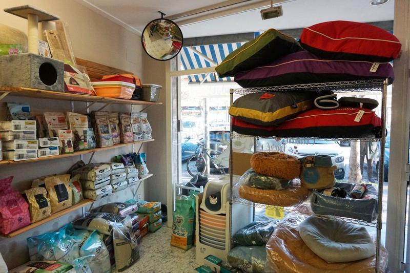 Foto 62581f00-1302-4635-a7f3-16b85834de29. Local comercial en carrer de pau casals 6 en funcionament en Girona