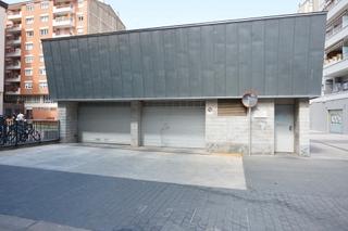Aparcament cotxe a Plaça de josep pallach i carolà 14. Parking al centre de girona