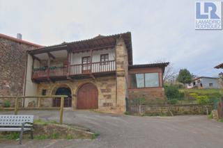 Casa a La herrería 8. Casa en venta en treceño.