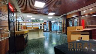 Rent Business premise in Arrasate o Mondragón. Local comercial en alquiler en la plaza del pueblo