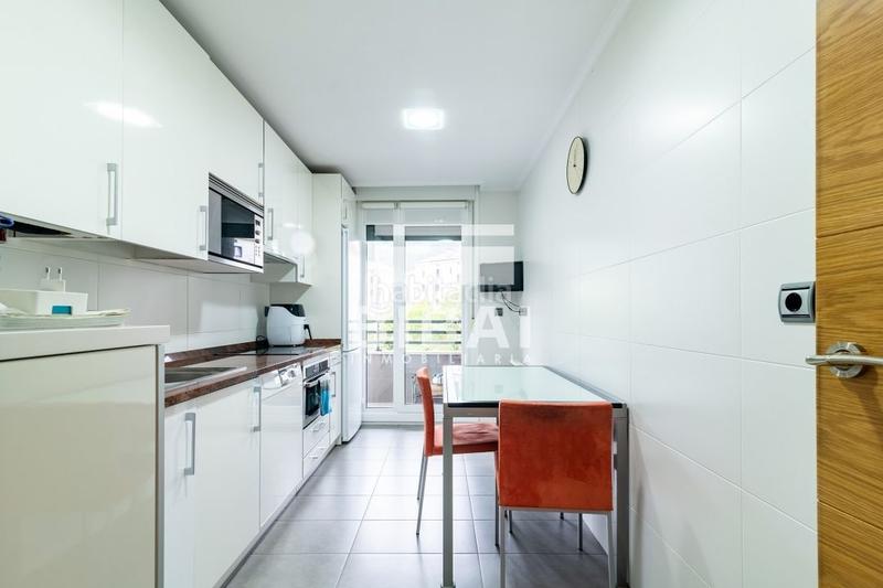 Foto d84f9f3c-cfad-46ee-be47-36d51b8f4752. Piso vivienda de 3 dormitorios con calidades supremas, orientación suroeste y vistas despejadas en Arrasate o Mondragón