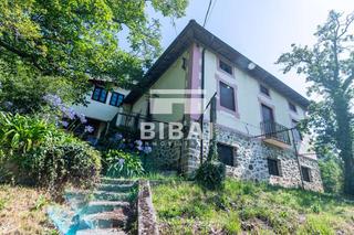 Casa en Eskoriatza. Caserio a un minuto andando de eskoriatza