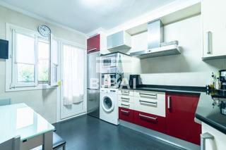 Etagenwohnung  Elkano kalea. Tu nuevo hogar en musakola te espera! reformado, luminoso y con