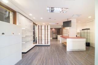 Location Local commercial  Iturriotz kalea 15. Local en la plaza