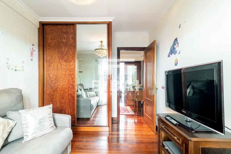 Foto 0d4e886f-5589-4eff-a7f9-f3fb0fbe4d93. Pis amb calefacció aparcament a Arrasate o Mondragón