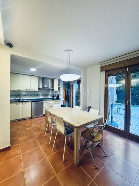 Foto cf31f470-ea55-4ea2-a745-e6e2ec96c45a. Dúplex amb calefacció aparcament a Ibaeta Donostia - San Sebastián