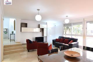 Location Appartement  Calle sagasta. Se alquila piso totalmente exterior con tres balcones y totalmen