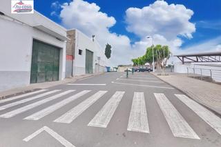 Location Local commercial à Calle la fonda 8. Se alquila local comercial en pleno corazón de moya, frente al m