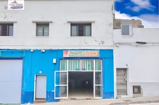 Miete Geschäftsraum in Calle la fonda 8. Se alquila local comercial en pleno corazón de moya, frente al m