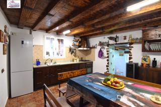 Casa  Lugar la montaeta. Se vende maravillosa casa de dos plantas ms azotea, totalmente