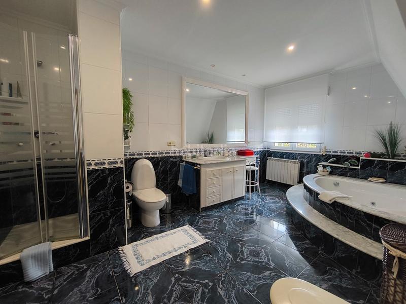 Foto 0d33fae2-9827-4ed4-9648-cddf2a65b7ba. Chalet con camino riscaldamento piscina in Fontecarmoa Vilagarcía de Arousa