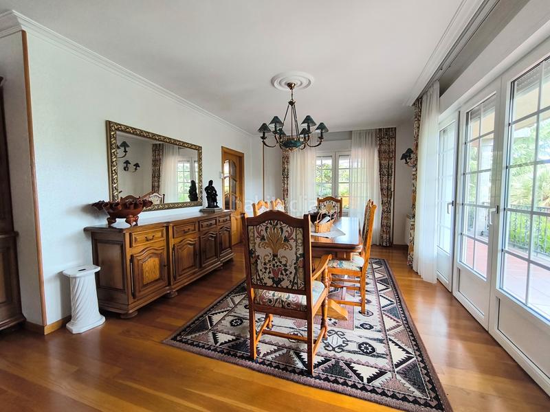 Foto dd2d585a-78ae-4a4d-8b49-a7315c9ffd1a. Chalet con camino riscaldamento piscina in Fontecarmoa Vilagarcía de Arousa