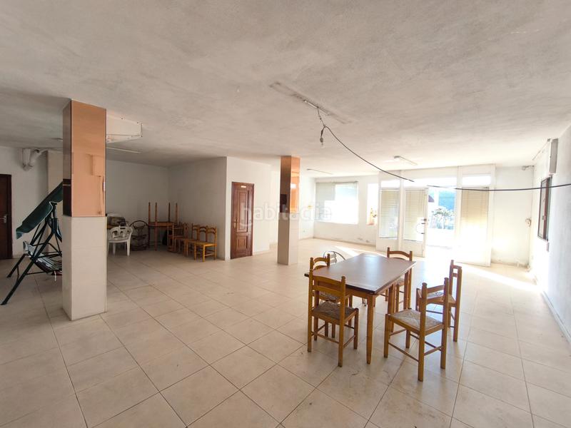 Foto d44306a5-c83b-48f8-b51e-ad68b4c6033e. Alquiler local comercial en Rubiáns Vilagarcía de Arousa