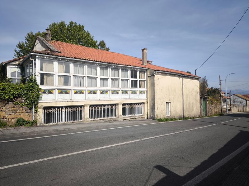 Foto 17a69ae2-12f3-4ce0-9626-384ac38ca05f. Casa amb xemeneia calefacció aparcament a Cornazo Vilagarcía de Arousa