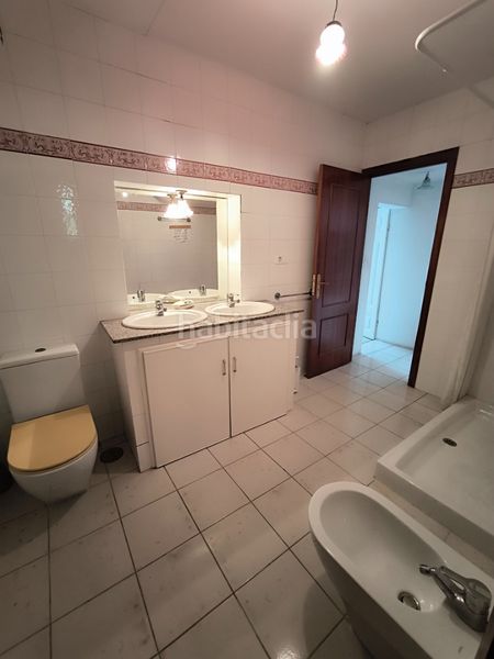 Foto bbe60cb5-2398-4f19-bdfa-256c9e72faa0. Casa amb xemeneia calefacció aparcament a Cornazo Vilagarcía de Arousa