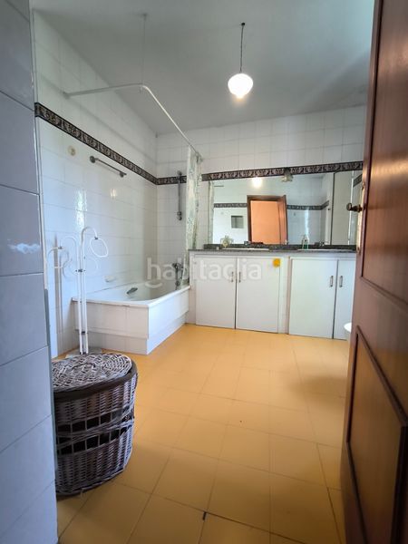 Foto bcb653bd-05b4-4d58-9816-0c6edf5f020f. Casa amb xemeneia calefacció aparcament a Cornazo Vilagarcía de Arousa