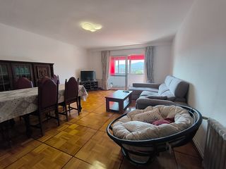 Alquiler Piso en Sobradelo. Se alquila vivienda de tres dormitorios  en temporada escolar