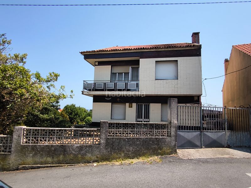 Foto 0a2bcd9e-7bc0-4757-b1d7-1610b4ae0793. Casa amb xemeneia a Illa de Arousa (A)