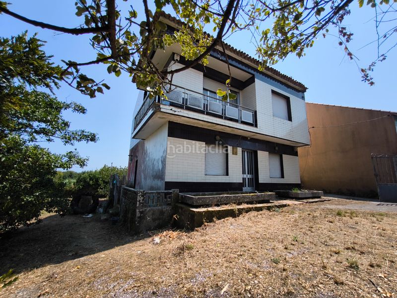 Foto 1a03a0ce-483c-4019-85d6-6da679a3bf8a. Casa amb xemeneia a Illa de Arousa (A)