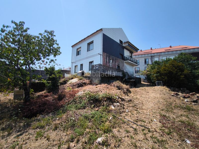 Foto 91adc002-46eb-48ae-bd0c-f19335a696a6. Casa amb xemeneia a Illa de Arousa (A)